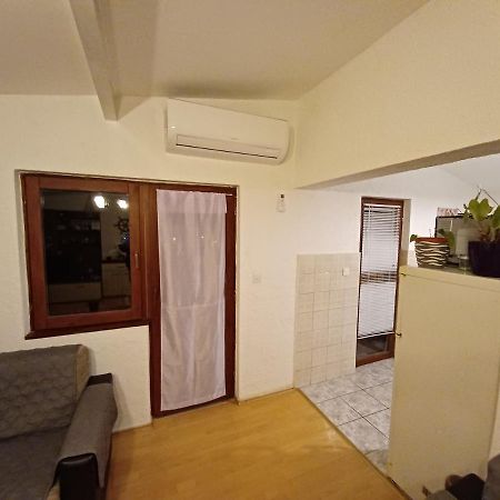 Apartments Zuanovic Karlobag Luaran gambar