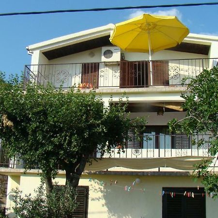 Apartments Zuanovic Karlobag Luaran gambar