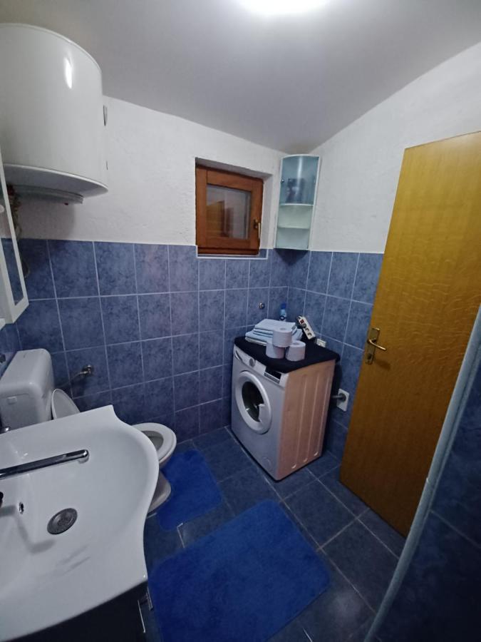 Apartments Zuanovic Karlobag Luaran gambar