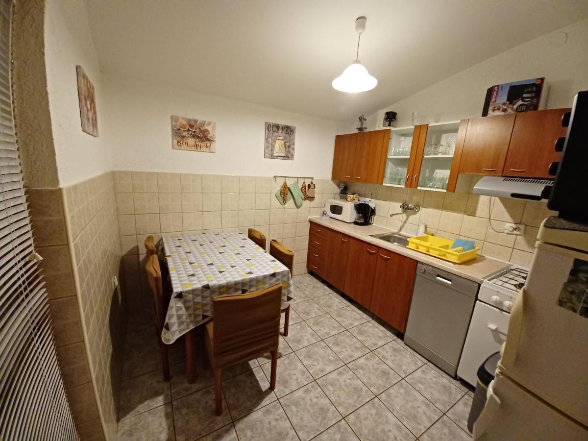 Apartments Zuanovic Karlobag Luaran gambar