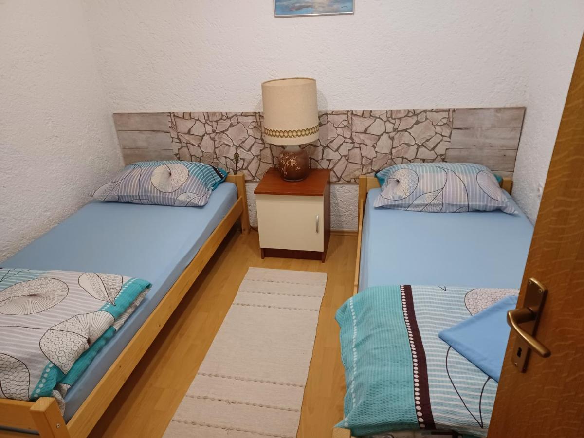Apartments Zuanovic Karlobag Luaran gambar