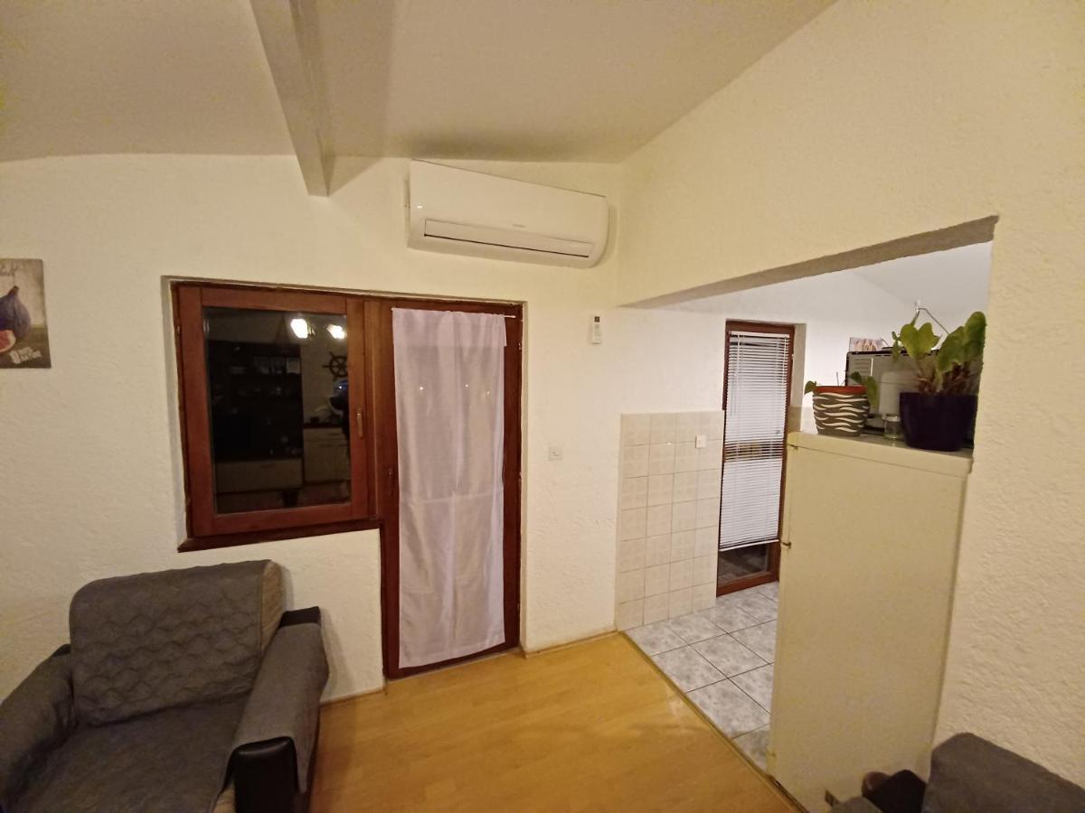 Apartments Zuanovic Karlobag Luaran gambar