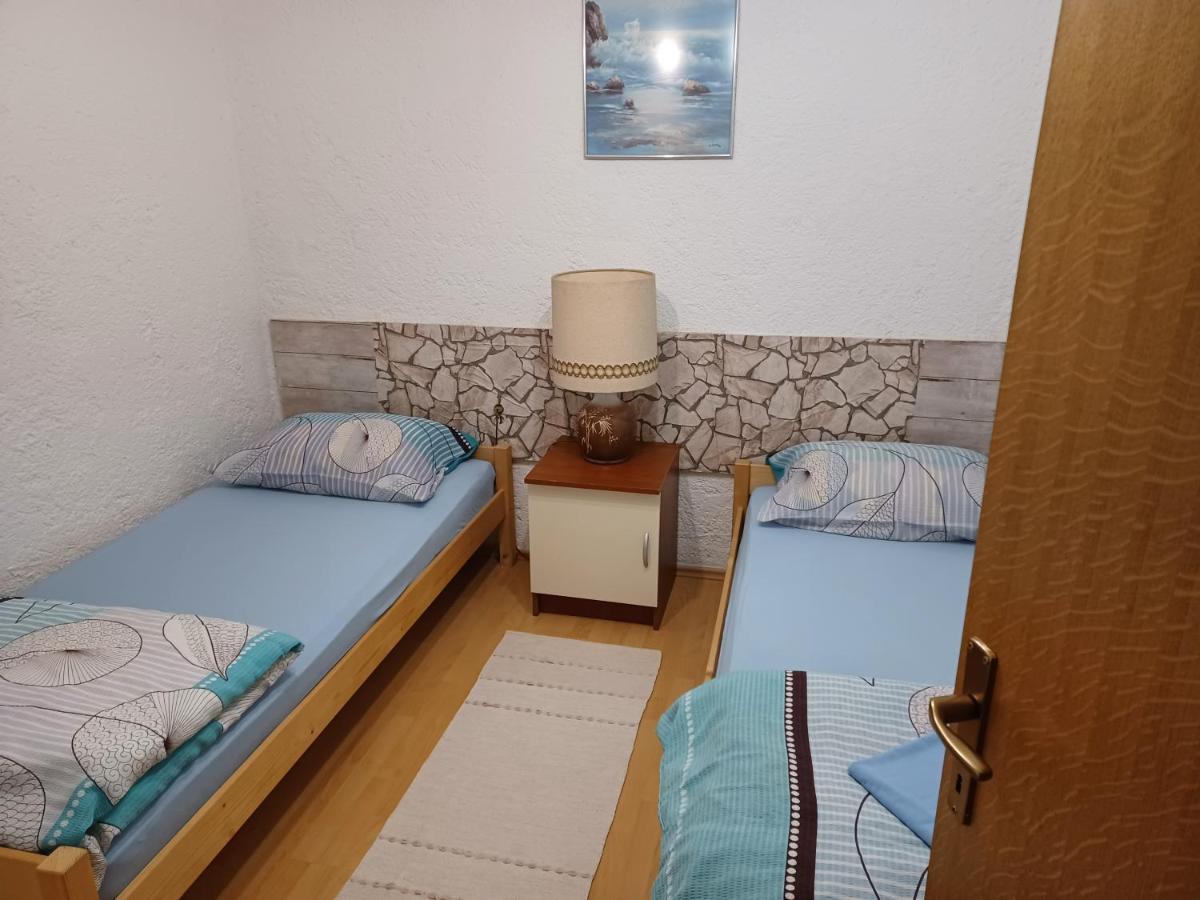 Apartments Zuanovic Karlobag Luaran gambar