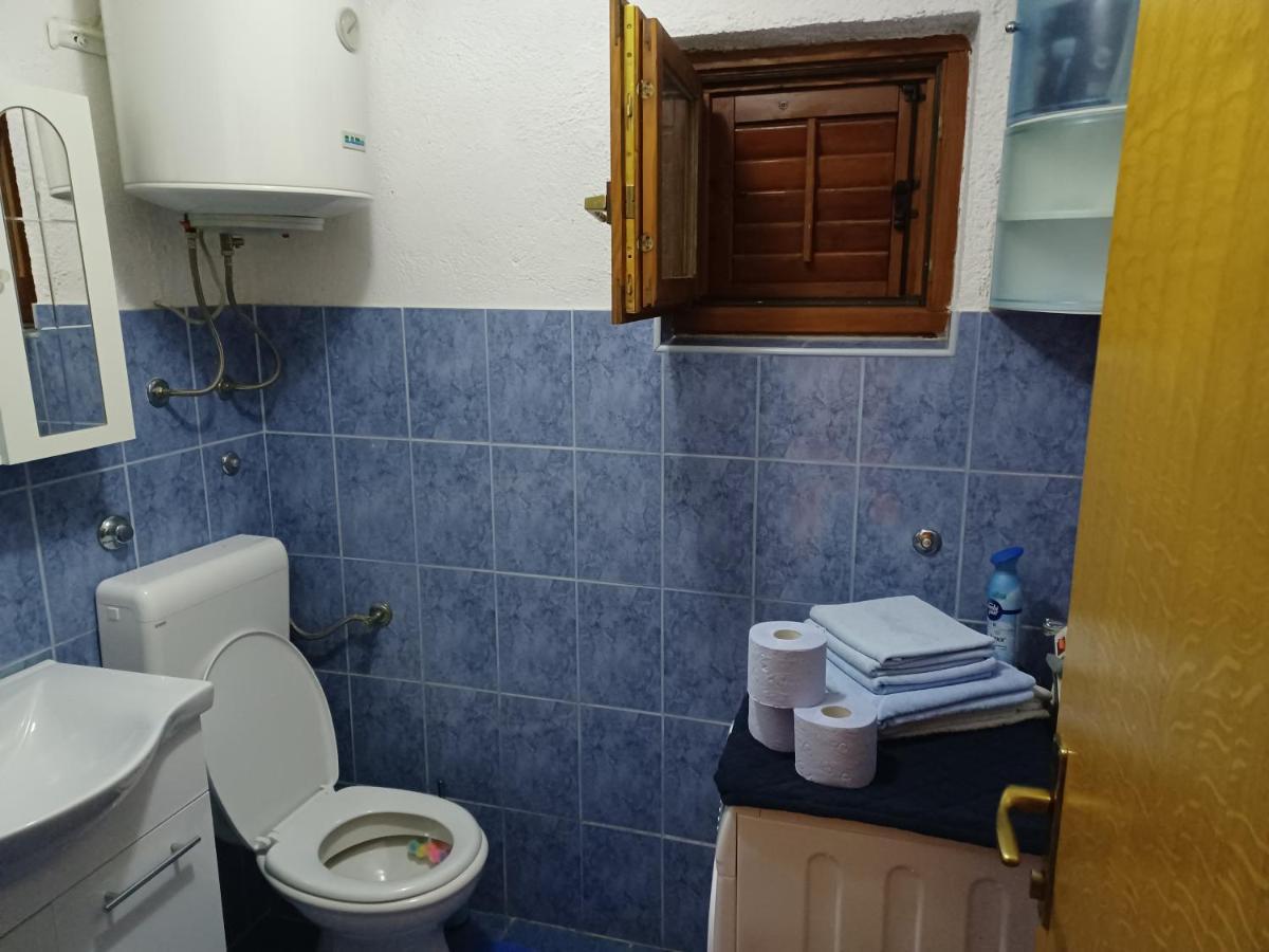 Apartments Zuanovic Karlobag Luaran gambar