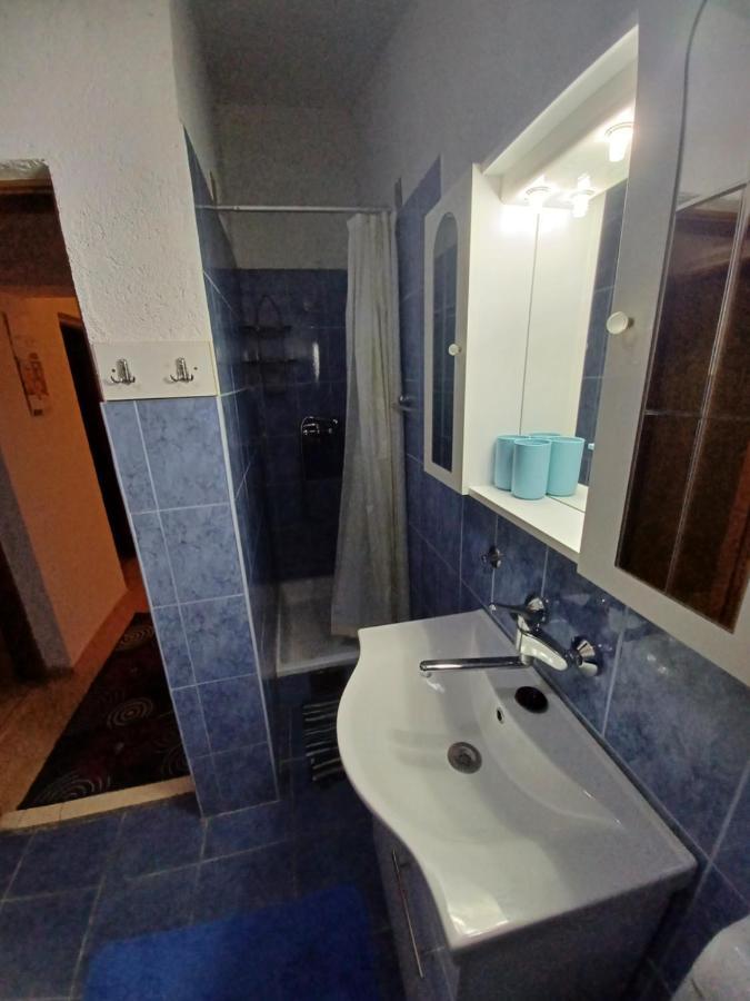 Apartments Zuanovic Karlobag Luaran gambar