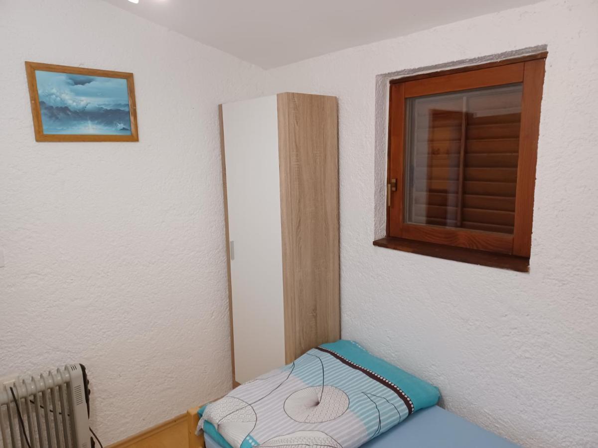 Apartments Zuanovic Karlobag Luaran gambar