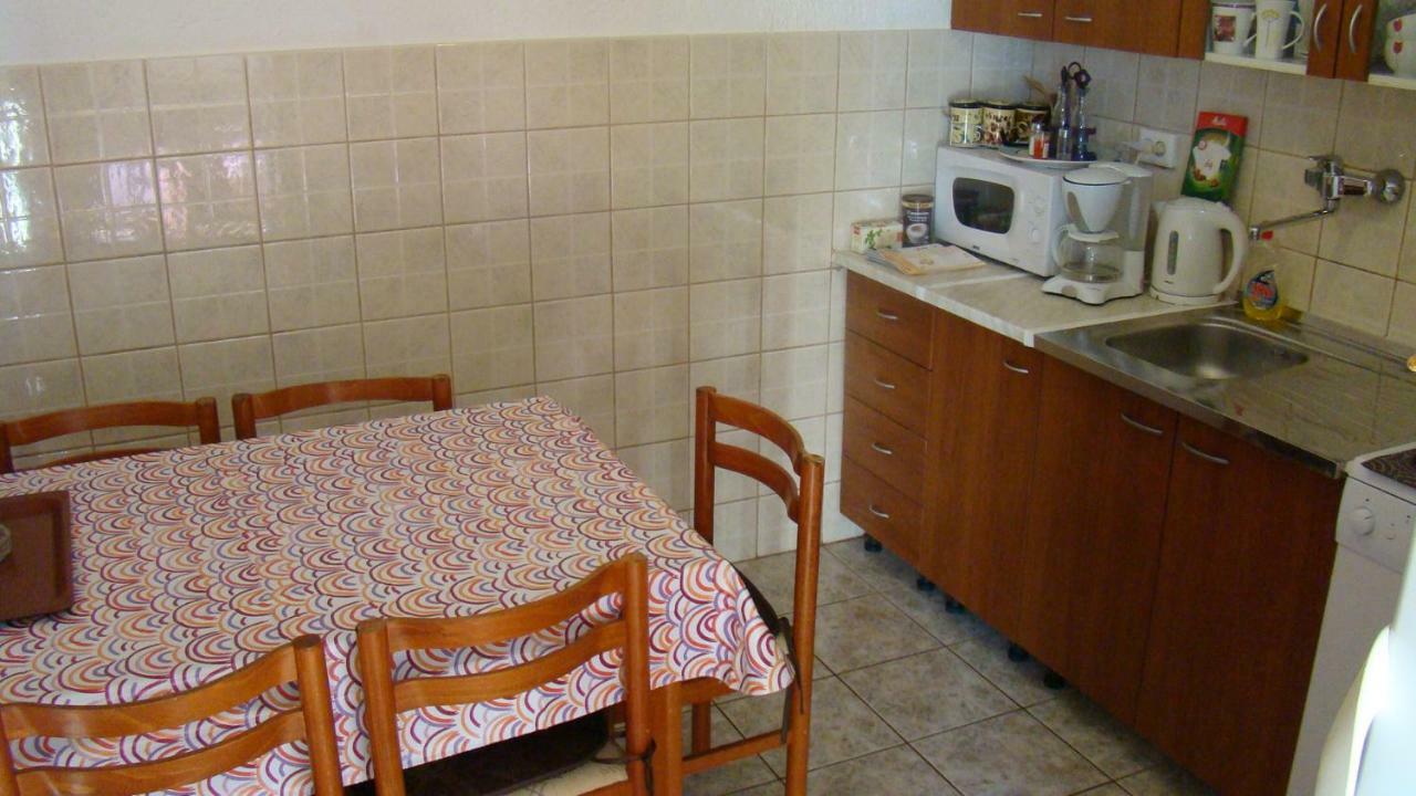 Apartments Zuanovic Karlobag Luaran gambar
